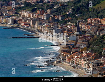 Giardini Naxos angesehen von Taormina, Sizilien, Italien Stockfoto