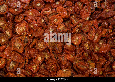 Ragusa Ibla: Corso XXV Aprile - typische sizilianische Küche einkaufen [sonnengetrockneten Tomaten auf dem Display] Stockfoto