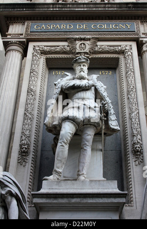 Denkmal für Gaspard de Coligny, von Gustave Crauck (1827-1905), in der evangelischen Kirche des Oratoriums des Louvre, Paris. Stockfoto