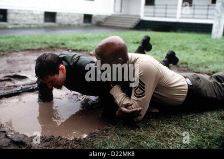 Ein folgten Und Gentleman Officer Gentleman, Richard Gere, Louis Gossett Jr. Sgt. Emil Foley (Louis Gossett, l) Quaelt Zack Stockfoto