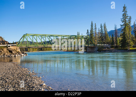 Brücke über Athabasca River im Jasper National Park in Alberta, Kanada Stockfoto