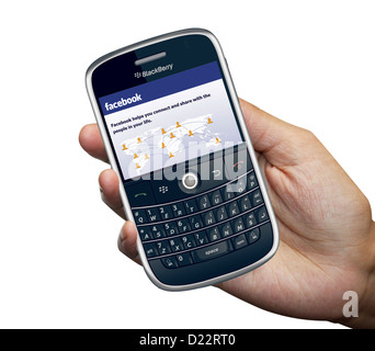 Eine Person, die eine Blackberry 9000 Smartphone in weißen Hintergrund isoliert Stockfoto
