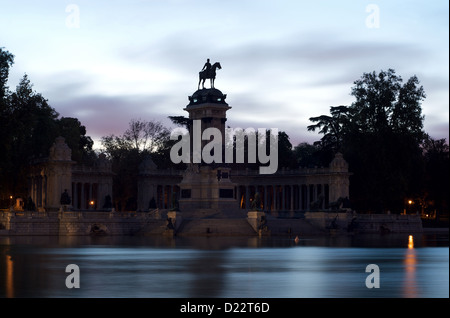 Madrid, Spanien, für Denkmal Alfonso XII. und künstlichen See im Retiro Park Stockfoto