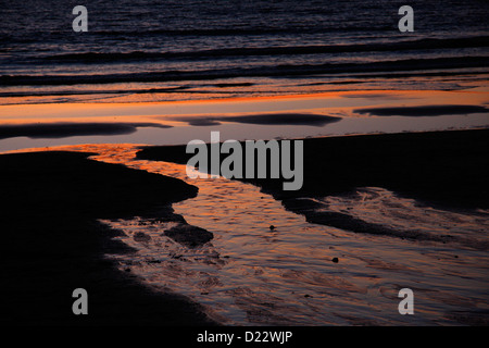 Sonnenuntergang am Strand von Titahi Bay. Stockfoto