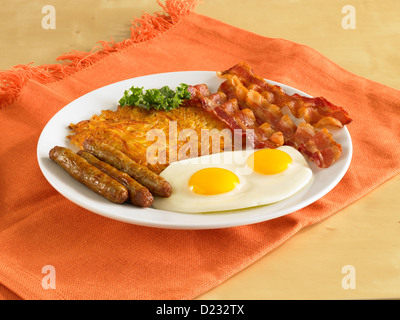 Ei, Wurst, Speck und hash-braun Frühstück Stockfoto