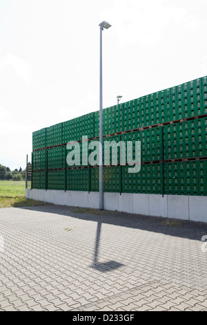 Krefeld, Deutschland, hoch gestapelt Bierkaesten der Brauerei Königshof Stockfoto