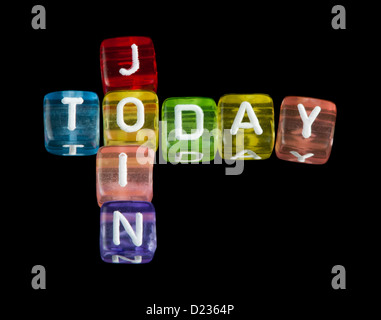 Kreuzworträtsel-Join heute. Schwarz isoliert Würfel Stockfoto