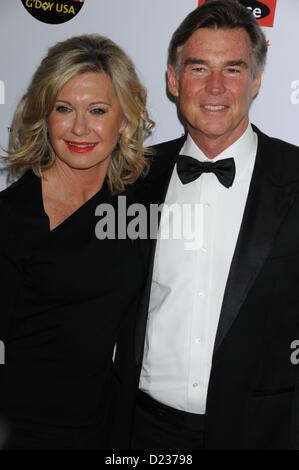 12. Januar 2013 - Los Angeles, Kalifornien, USA - 12. Januar 2013 - Los Angeles, Kalifornien, USA - Sängerin OLIVIA NEWTON-JOHN, Ehemann JOHN EASTERLING im 2013 G'Day USA Los Angeles Black tie Gala zu Ehren Paul Hogan, Rose Bryne, statt John Travolta im JW Marriot bei LA Live, Los Angeles. (Kredit-Bild: © Paul Fenton/ZUMAPRESS.com) Stockfoto