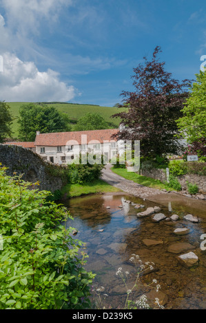 Ford und zu überbrücken, die cross-Badgworthy Wasser mit Lorna Doone Farm Malmsmead Devon England Stockfoto