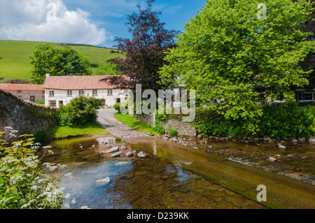 Ford und zu überbrücken, die cross-Badgworthy Wasser mit Lorna Doone Farm Malmsmead Devon England Stockfoto