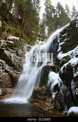 Szklarska Poreba, Polen, Denkmal Heynfalls Kamienczyka der Giant Mountains National Park Stockfoto