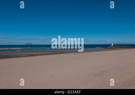 Strand von Girvan South Ayrshire Blick über Clyde-Mündung, Ailsa Craig Scotland Stockfoto