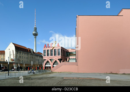 Berlin, Deutschland, Brandwand des Einkaufszentrums Alexa Stockfoto