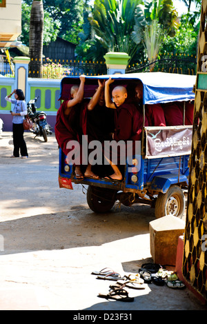 Buddha, Buddha, Buddhismus, birmanischen Kya Khat Waing Lehre Kloster, Mönche, die die Prüfungen, Bago (Hauptstadt des Mon Königreich) Myanmar Burma Stockfoto