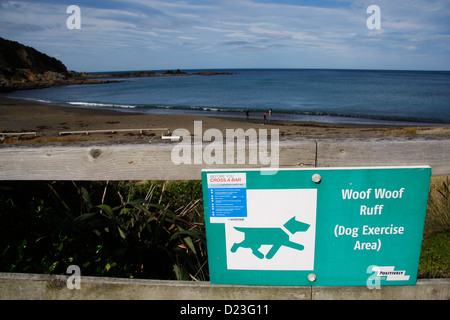Ein Schild zeigt ein Hund Truppenübungsplatz in Houghton Bucht, westlich von Wellington. Stockfoto