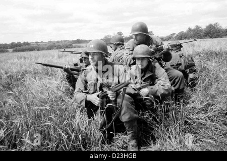 Speichernder privater Ryan sparen Private Ryan Captain John Miller (Tom Hanks), Medic Wade (Giovanni Ribisi), Feldwebel Horvath (Tom Stockfoto