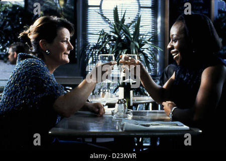 Luegen Und Geheimnisse Geheimnisse liegt Brenda Blethyn, Marianne Jean-Baptiste Nach Dem Ersten Schock Entwickelt Sich zwischen Stockfoto