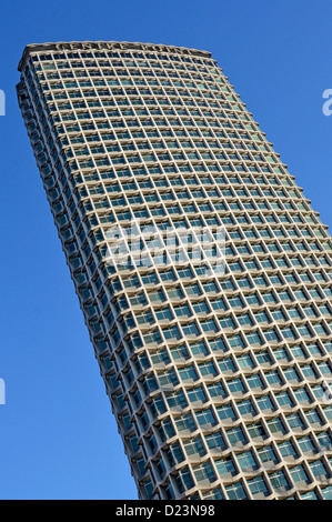 Sich wiederholende Architektur patterns Blue Sky View Center Point Wahrzeichen Wolkenkratzer Gebäude wie Büros 2015 Luxury Flats Central London UK umgewandelt Stockfoto