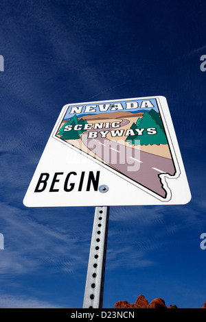 Nevada Panoramastraßen beginnen Wegweiser auf dem weißen Kuppeln Straße Tal des Feuers Staatspark Nevada, usa Stockfoto