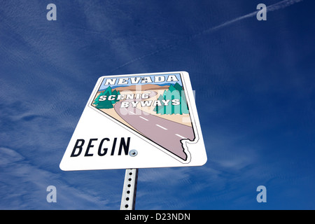 Nevada Panoramastraßen beginnen Wegweiser auf dem weißen Kuppeln Straße Tal des Feuers Staatspark Nevada, usa Stockfoto