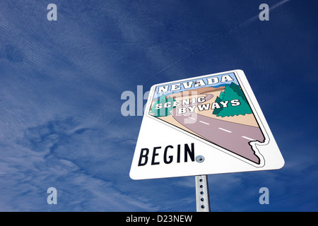 Nevada Panoramastraßen beginnen Wegweiser auf dem weißen Kuppeln Straße Tal des Feuers Staatspark Nevada, usa Stockfoto