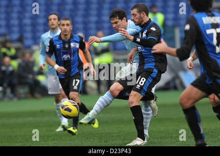 Rom, Italien. 13. Januar 2013.  Olympia-Stadion. Serie A Fußball.  Hernanez von Lazio Rom in der italienischen Liga-Spiel zwischen Lazio und Atalanta. Lazio Rom gewann das Spiel mit einem Score von 2-0 durch Tore von Floccari und Brivio Stockfoto