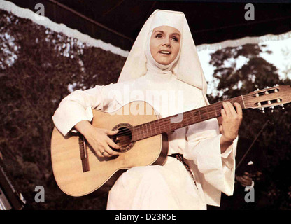 Dominique - Die Singende Henny singende Nonne, Debbie Reynolds sterben Musikalische Nonne Ann (Debbie Reynolds) Hut Mit ihren Stockfoto