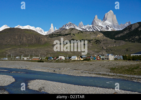 Fitz-Roy-Bereich der Anden und Rio de Las Vueltas, El Chalten, Los Glaciares NP, Patagonien, Argentinien Stockfoto