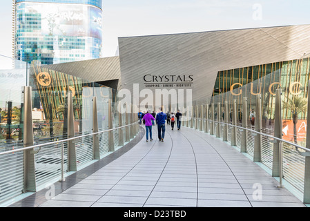 Gang mit Kristallen Einkaufsmöglichkeiten, Restaurants und Nachtleben im CityCenter in Las Vegas. Stockfoto