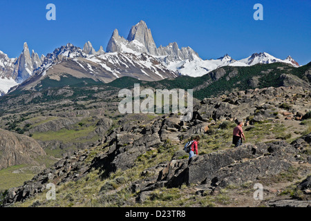 Wanderer und Fitz Roy Bereich der Anden, Los Glaciares NP, Patagonien, Argentinien Stockfoto