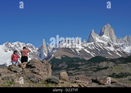 Wanderer und Fitz Roy Bereich der Anden, Los Glaciares NP, Patagonien, Argentinien Stockfoto