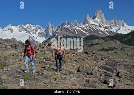 Wanderer und Fitz Roy Bereich der Anden, Los Glaciares NP, Patagonien, Argentinien Stockfoto