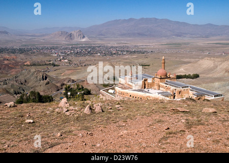 Das 18. Jahrhundert osmanischen Ishak Pasha Palast mit Blick auf die Stadt Dogubeyazit in der östlichen Anatolien in der Türkei. Stockfoto