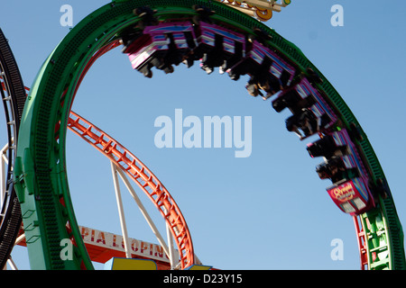 Hamburg, Deutschland, Achterbahn auf der Kirmes Stockfoto