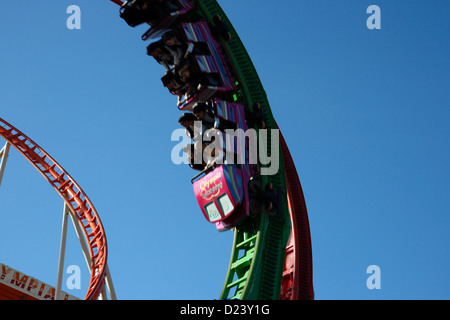 Hamburg, Deutschland, Achterbahn auf der Kirmes Stockfoto