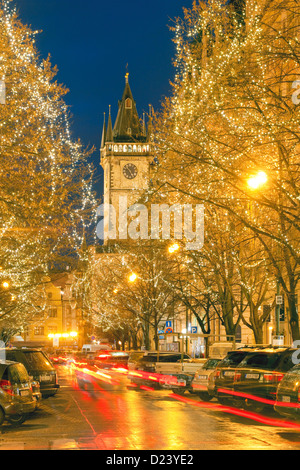 Prag - altes Rathaus und Parizska Straße mit Urlaub Dekoration Stockfoto