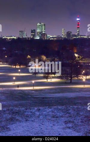 London, UK. 14. Januar 2013. Schnee liegt auf Primrose Hill vor der Morgendämmerung nach einer Ampel Abstauben in London, 14. Januar 2013. Bildnachweis: Herr Pics / Alamy Live News Stockfoto