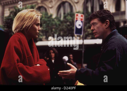 Sliver Sliver Sharon Stone, Tom Berenger Carly (Sharon Stone) Erfaehrt von Jack Landsford (Tom Beringer), Dass Schon Einige Stockfoto