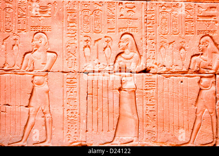 Der Tempel des Horus am Westufer des Nils in Edfu in Ägypten. Stockfoto