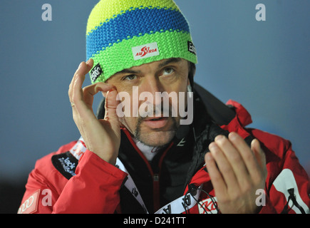Deutsche Trainer der österreichischen Nationalmannschaft Remo Krug Gesten während der Männer 10 km Sprint-Rennen der Biathlon-Weltcup in der Chiemgau Arena in Ruhpolding, Deutschland, 12. Januar 2013. Foto: Andreas Gebert Stockfoto