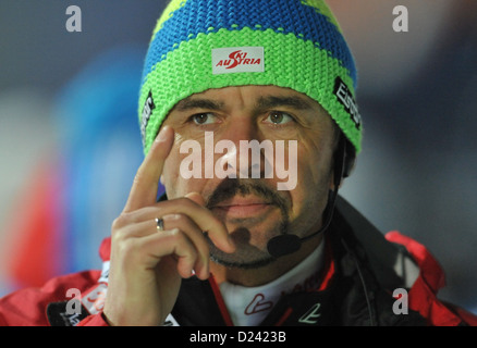 Deutsche Trainer der österreichischen Nationalmannschaft Remo Krug Gesten während der Männer 10 km Sprint-Rennen der Biathlon-Weltcup in der Chiemgau Arena in Ruhpolding, Deutschland, 12. Januar 2013. Foto: Andreas Gebert Stockfoto