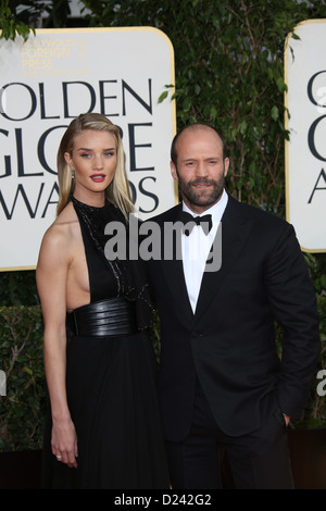 Schauspieler Jason Statham und Model Rosie Huntington-Whiteley erreichen die 70. Annual Golden Globe Awards von der Hollywood Foreign Press Association, HFPA, im Hotel Beverly Hilton in Beverly Hills, USA, am 13. Januar 2013 vorgestellt. Foto: Hubert Boesl Stockfoto