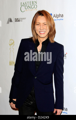 Yoshiki besucht das Kino für Peace Foundation 2013 Gala For Humanity im Beverly Hills Hotel am 11. Januar 2013 in Beverly Hills, Kalifornien. Stockfoto