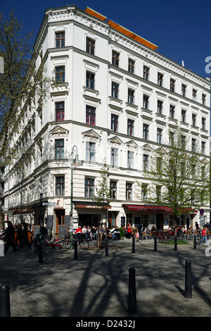 Berlin, Deutschland, altes Gebäude mit Restaurant am Kollwitzplatz Stockfoto