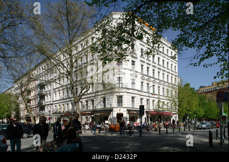 Berlin, Deutschland, altes Gebäude mit Restaurant am Kollwitzplatz Stockfoto