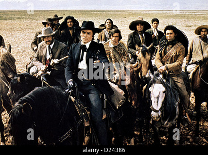 Rivalen Unter Roter Sonne Soleil Rouge Alain Delon Gauche (Alain Delon, m), der Mit Seinen Maennern DM Bemusterung Beteiligt Stockfoto