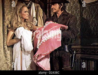 Rivalen Sie Unter Roter Sonne Soleil Rouge Ursula Andress, Charles Bronson Auf Seiner Jagd Nach Gauche Macht Link (Charles Stockfoto