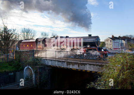 LMS Prinzessin Elizabeth Royal Class Dampflokomotive verlassen Oxford einen Dampf-Ausflug im Dezember 2012 Stockfoto