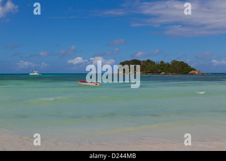 Insel im Meer tropcial Stockfoto