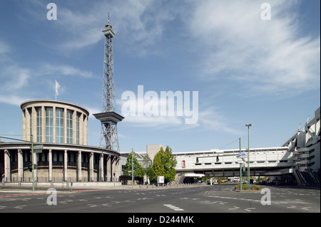 Berlin, Deutschland, alten Messegelände und Berliner Funkturm, rechts, ICC Stockfoto